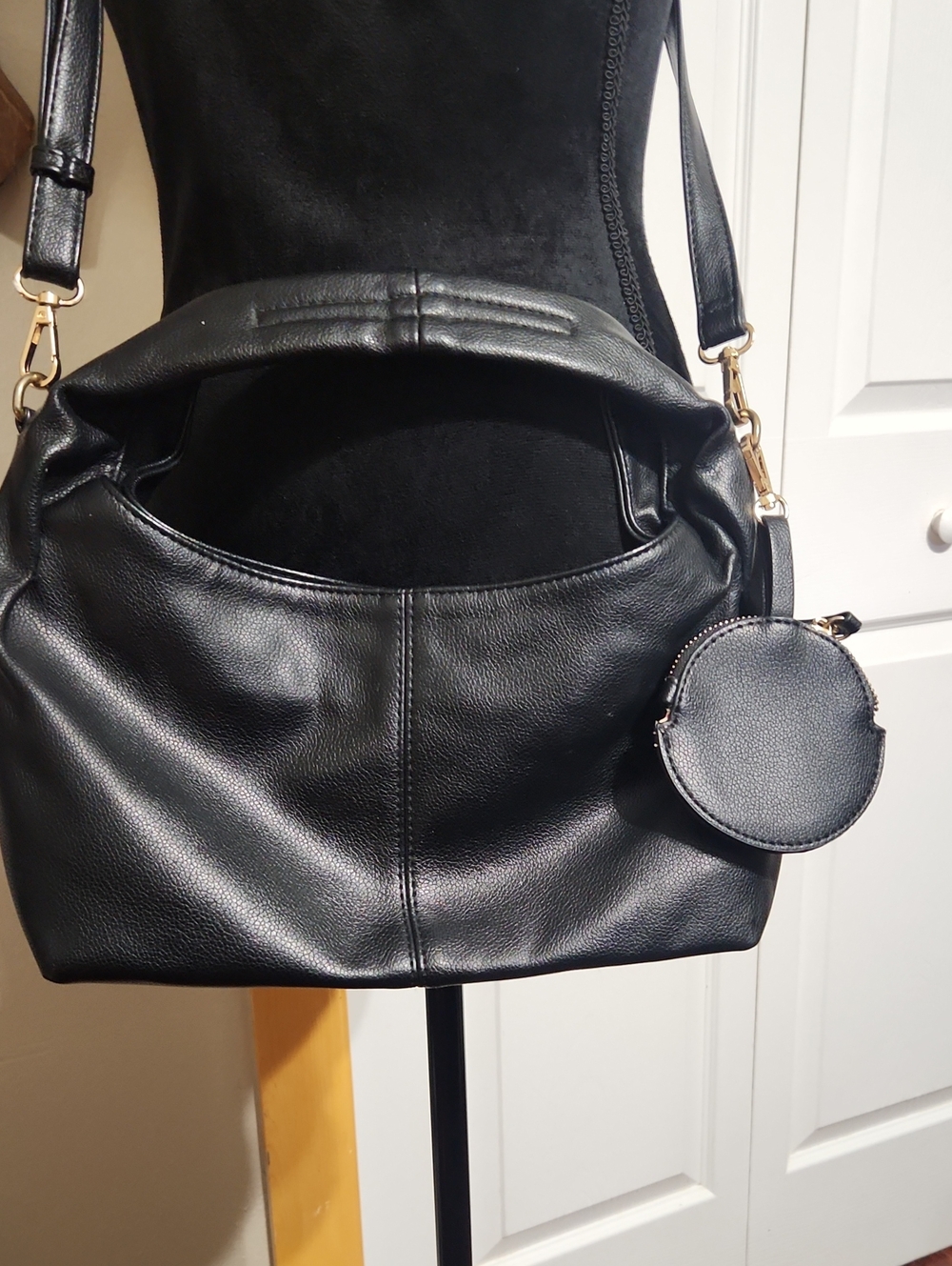 Violet Ray Classic Black Shoulder Bag with Removable Coin Pouch